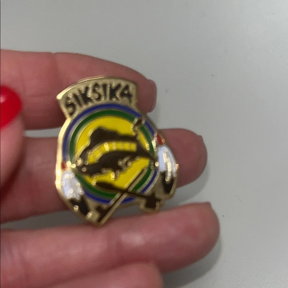 Siksika Enamel Travel Souvenir hat or lapel pin